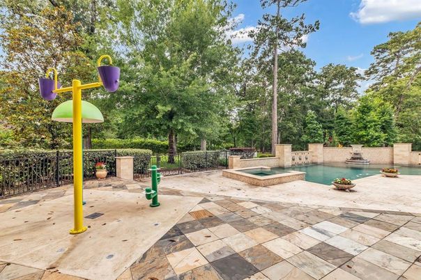 Exterior, Playground, Pool