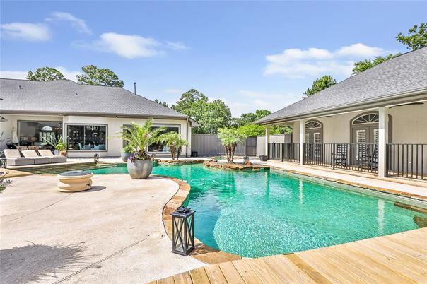 Exterior, Pool