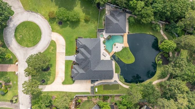 Exterior, Drone
