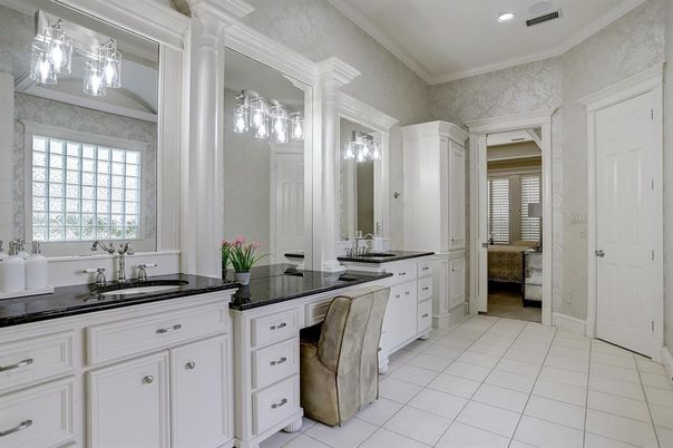 Bathroom, Dual Sink Vanities, Interior, Recessed Lighting