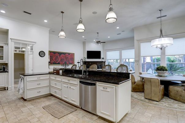 Dining room, Interior, Kitchen, Pendant Lights, Recessed Lighting, Stainless Steel Appliances