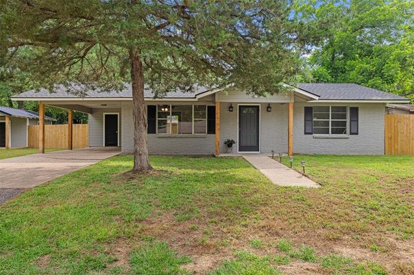 Backyard, Exterior, Facade, Ranch