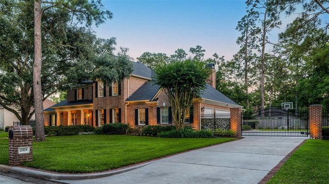Exterior, Facade, Brick Facade, French Provincial