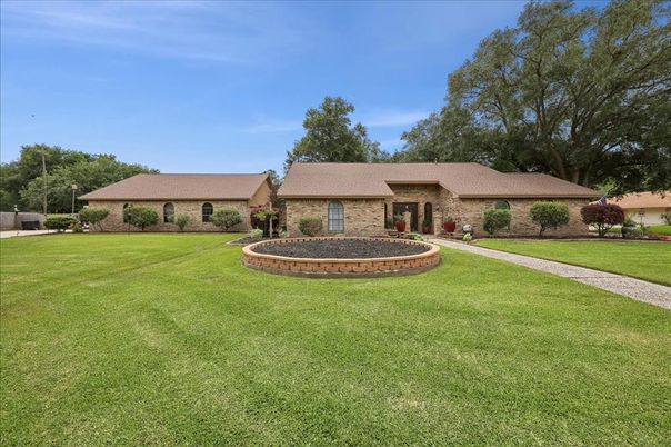 Backyard, Exterior, Facade, Ranch