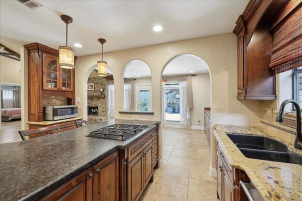 Fireplace, Interior, Kitchen, Pendant Lights, Recessed Lighting
