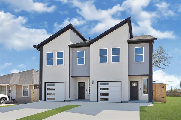 Attached, Exterior, Facade, Rowhouse