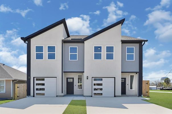 Attached, Exterior, Facade, Farmhouse