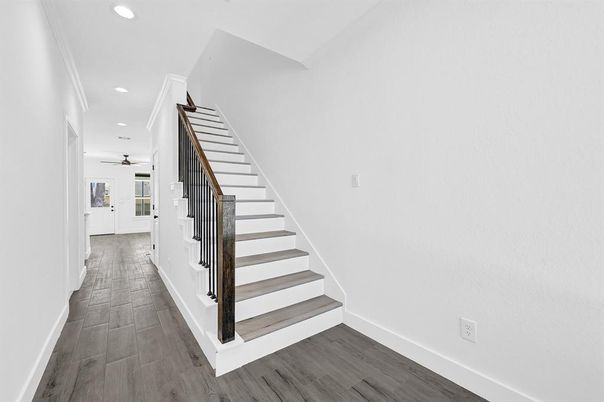Interior, Recessed Lighting, Wood Texture Flooring