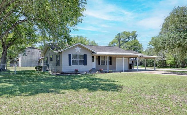 Backyard, Exterior, Facade, Ranch