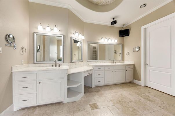 Bathroom, Dual Sink Vanities, Interior