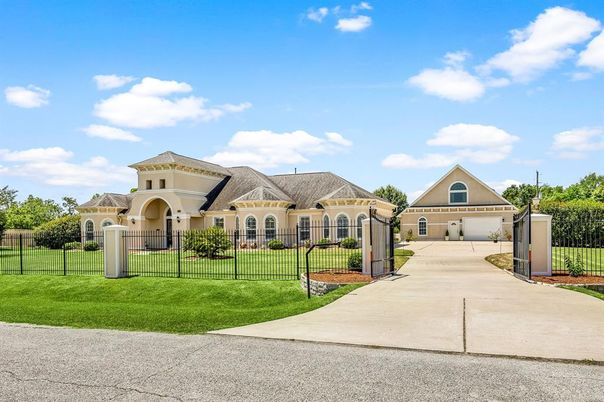 Backyard, Exterior, Facade, French Provincial