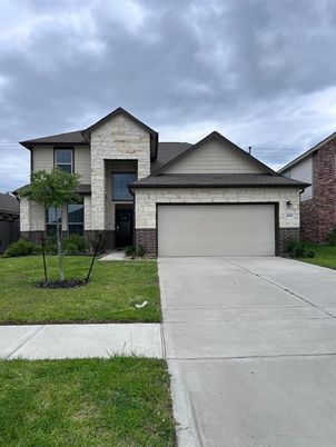 Attached, Exterior, Facade, Brick Facade, American Craftsman