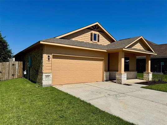 Attached, Exterior, Facade, American Craftsman