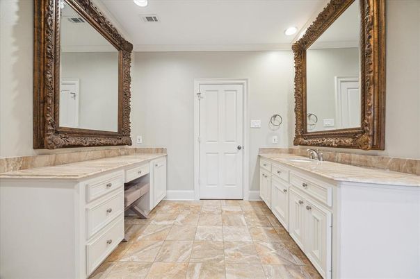 Bathroom, Dual Sink Vanities, Interior, Recessed Lighting