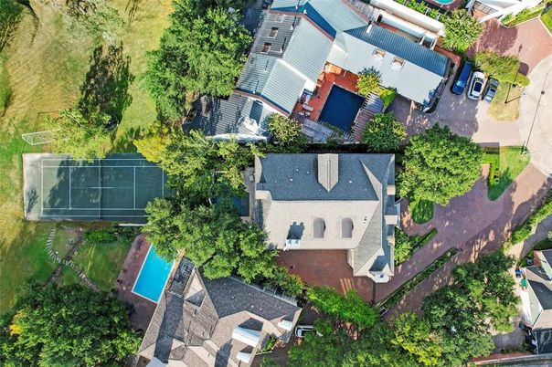 Exterior, Drone