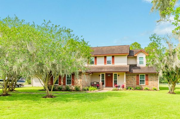 Backyard, Exterior, Facade, Brick Facade, Split Level