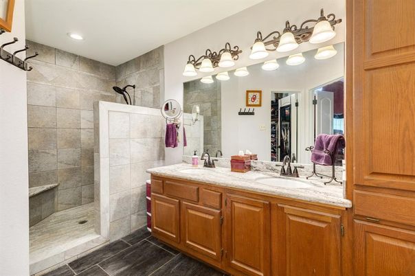 Bathroom, Dual Sink Vanities, Interior, Recessed Lighting