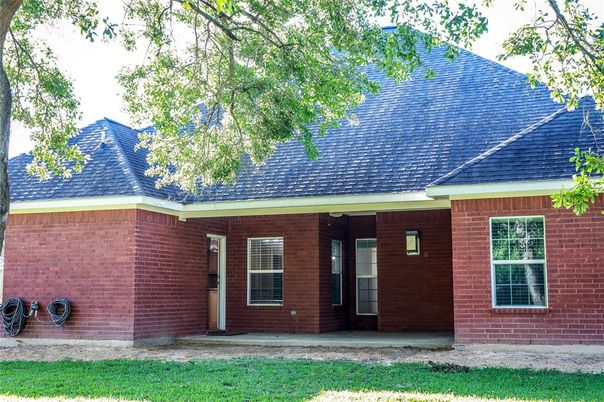 Exterior, Facade, Brick Facade, Cape Cod