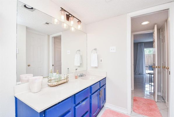 Bathroom, Dual Sink Vanities, Interior, Recessed Lighting