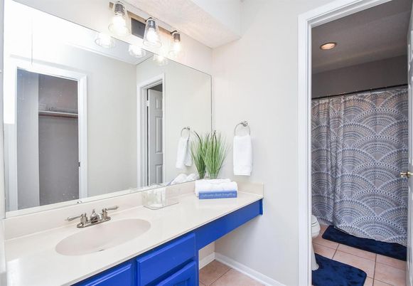 Bathroom, Dual Sink Vanities, Interior, Recessed Lighting