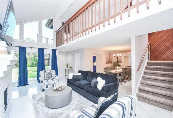 Chandelier, Dining room, Interior, Living room