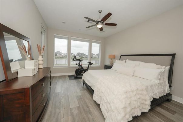 Bedroom, Fitness Equipment, Interior, Wood Texture Flooring
