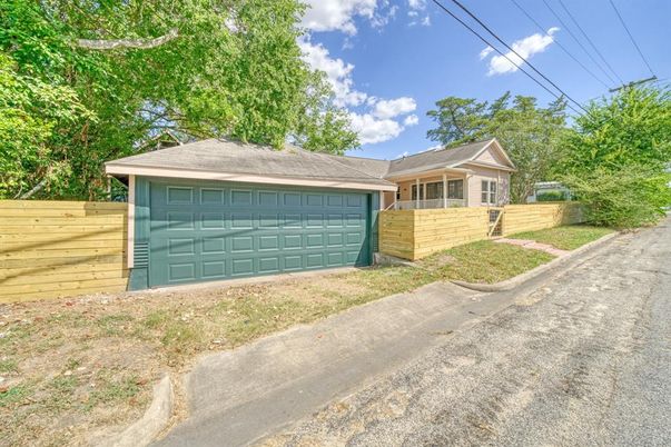 Detached Garage, Exterior