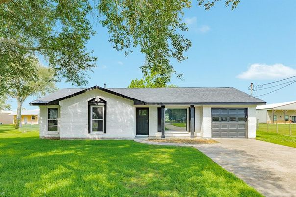 Attached, Backyard, Exterior, Facade, Brick Facade, Ranch