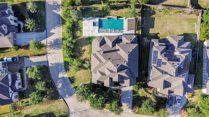 Exterior, Drone
