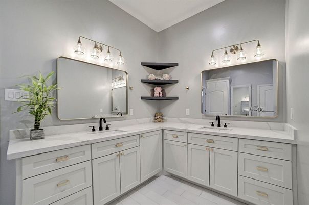 Bathroom, Dual Sink Vanities, Interior