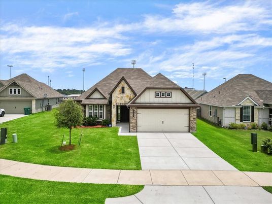 Attached, Exterior, Facade, Ranch