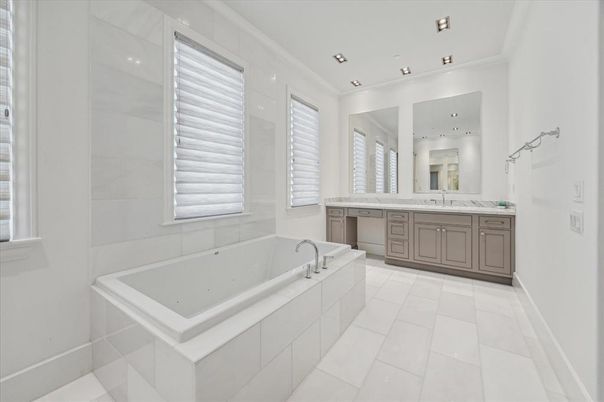 Bathroom, Dual Sink Vanities, Interior, Recessed Lighting