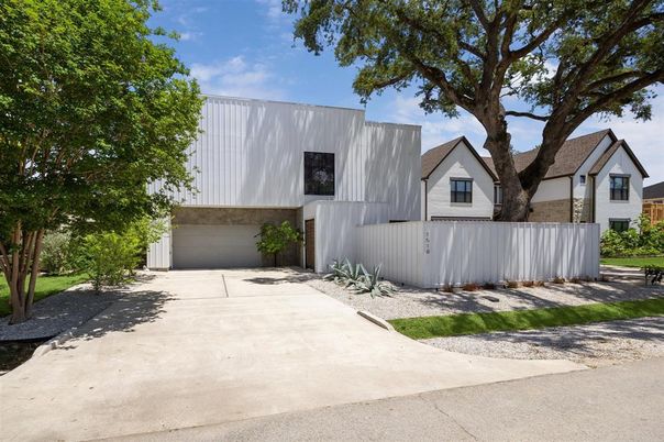 Attached, Exterior, Facade, Farmhouse