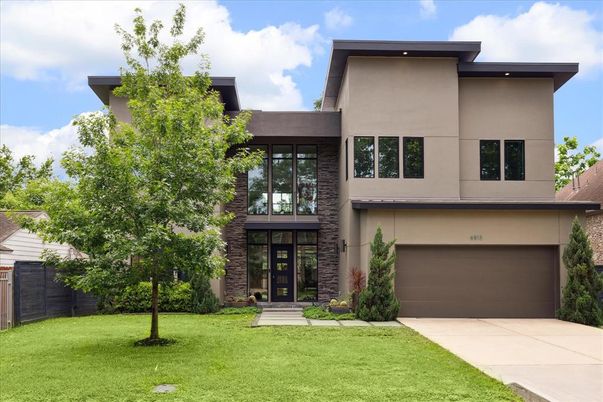 Attached, Backyard, Exterior, Facade, Modern