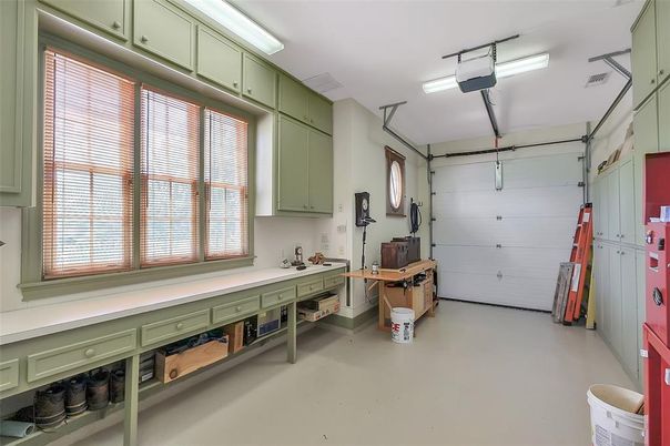 Garage, Interior