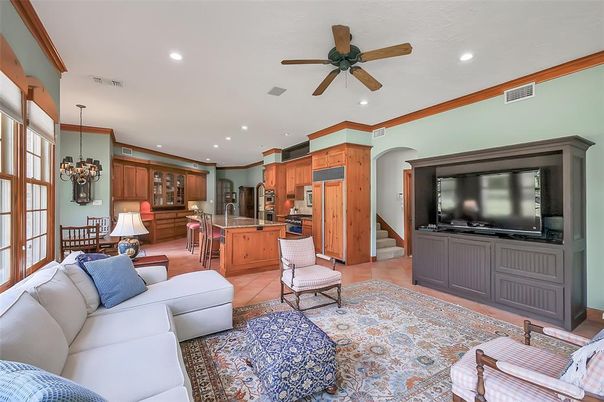 Chandelier, Interior, Kitchen, Living room, Pendant Lights, Recessed Lighting, Stainless Steel Appliances