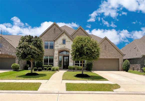 Attached, Exterior, Facade, Brick Traditional