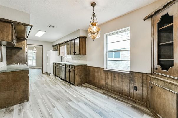Chandelier, Interior, Kitchen, Wood Texture Flooring