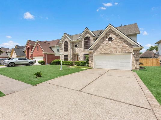Attached, Exterior, Facade, Brick Traditional