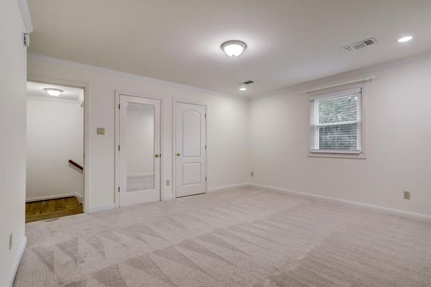 Empty room, Interior, Recessed Lighting