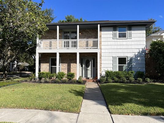Exterior, Facade, Brick Facade, Raised Ranch