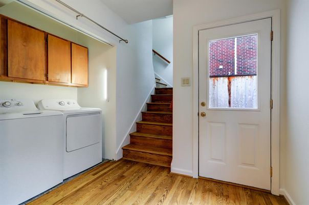 Interior, Washer, Wood Texture Flooring
