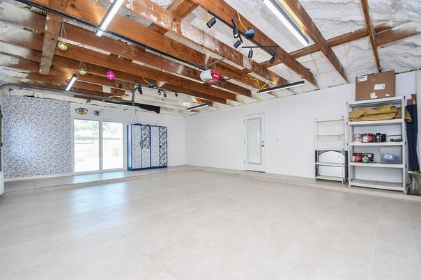 Empty room, Garage, Interior, Wooden Beams