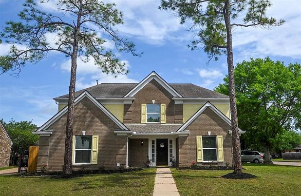 Exterior, Facade, Brick Facade, Brick Traditional