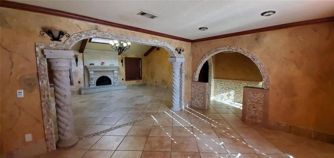 Fireplace, Interior, Recessed Lighting