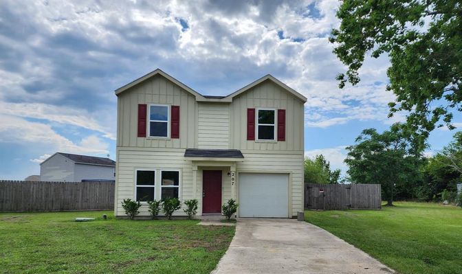 Attached, Exterior, Facade, Farmhouse