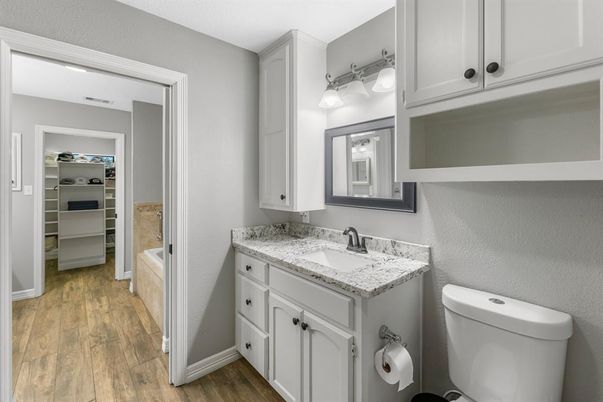 Interior, Walk-in Closets, Wood Texture Flooring