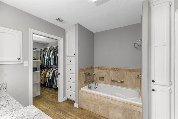 Bathroom, Interior, Walk-in Closets, Wood Texture Flooring