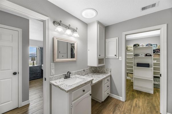 Bathroom, Interior, Walk-in Closets, Wood Texture Flooring