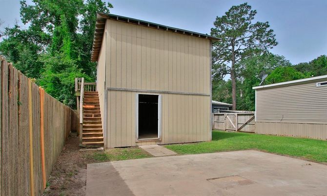Backyard, Exterior